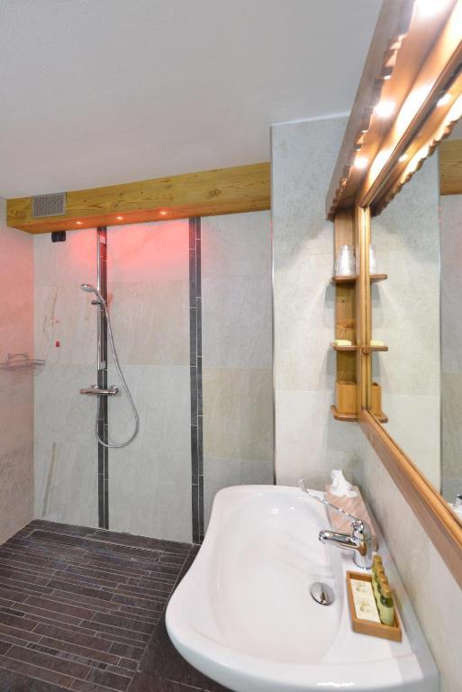 Mollino Rooms Брей-Червиния Номер фото
